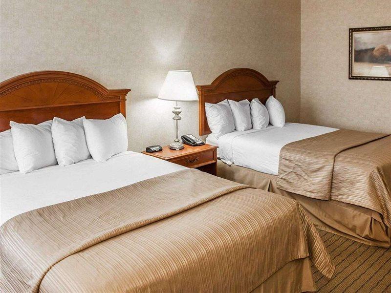Quality Inn Castleton Exteriör bild