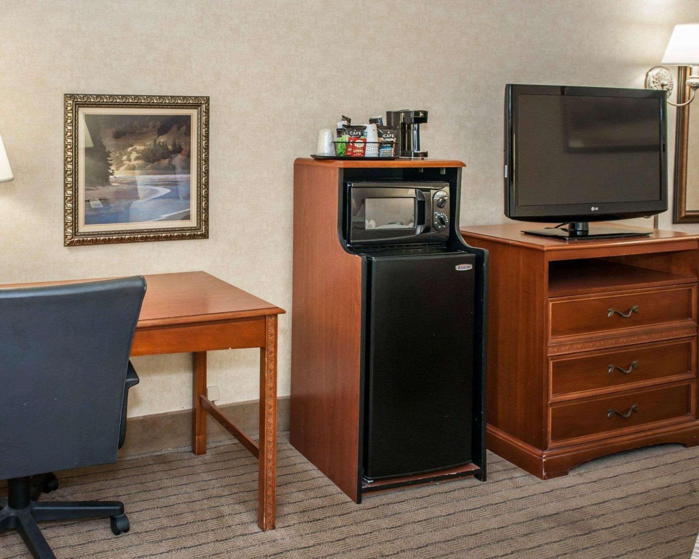 Quality Inn Castleton Exteriör bild