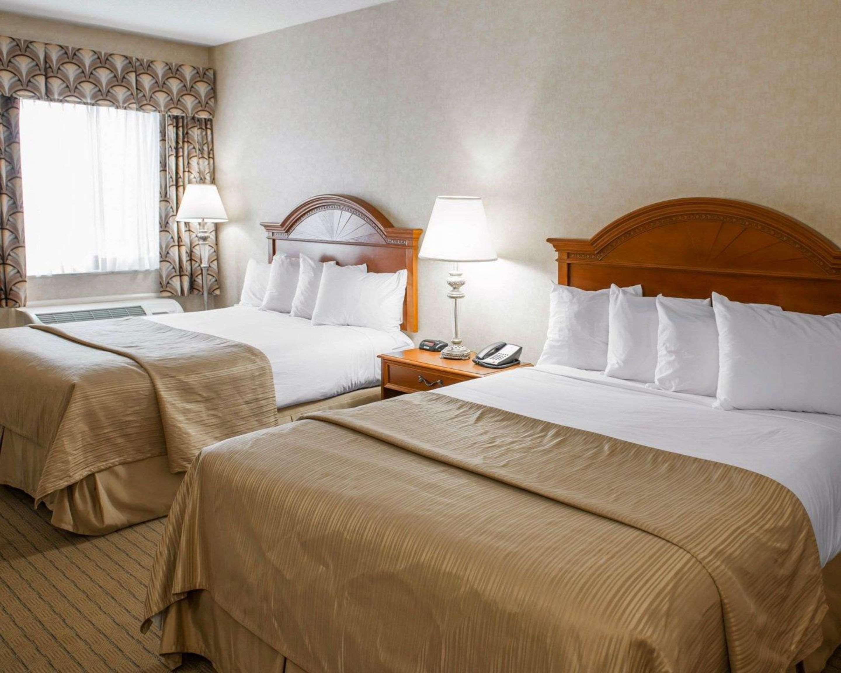 Quality Inn Castleton Exteriör bild
