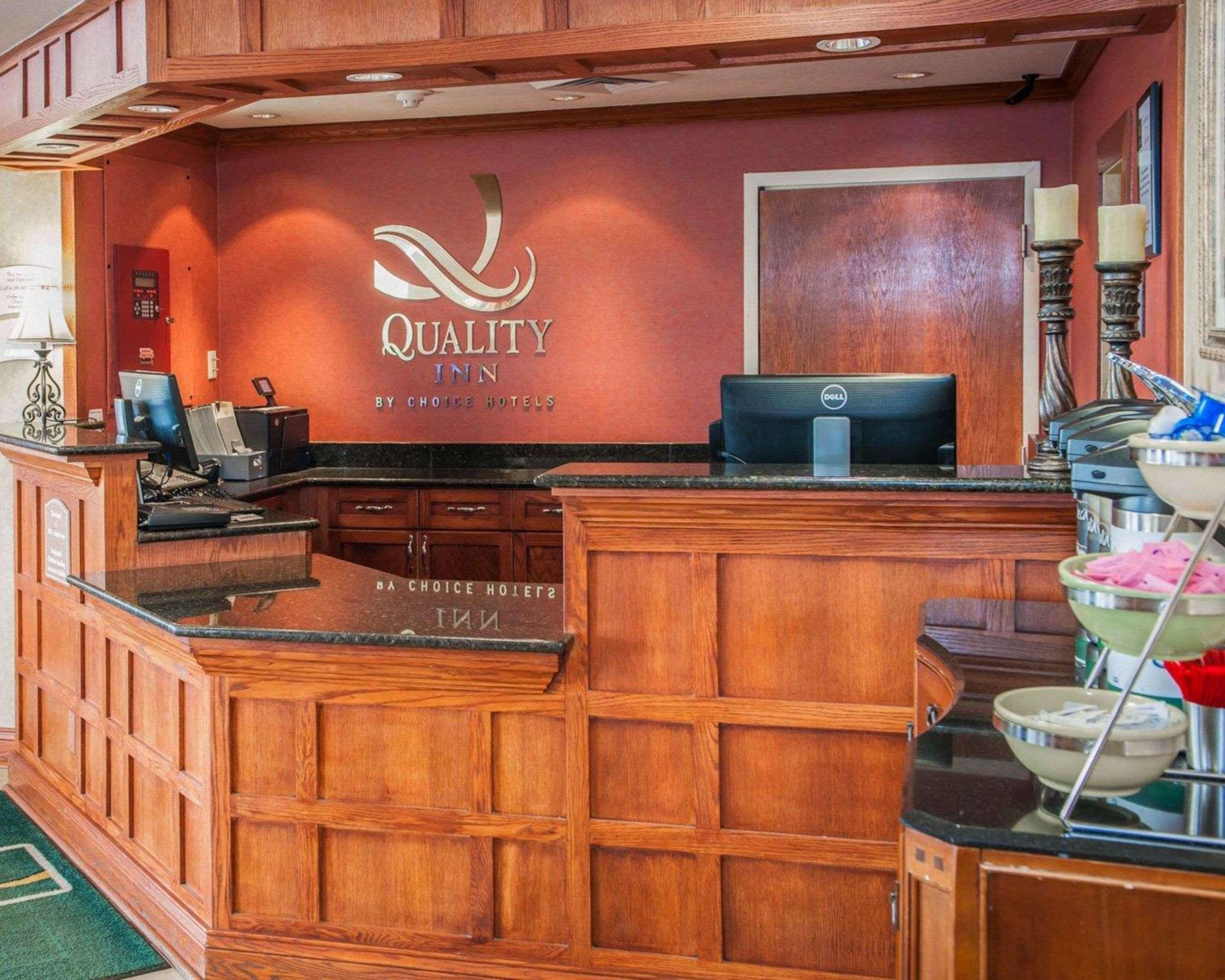 Quality Inn Castleton Exteriör bild