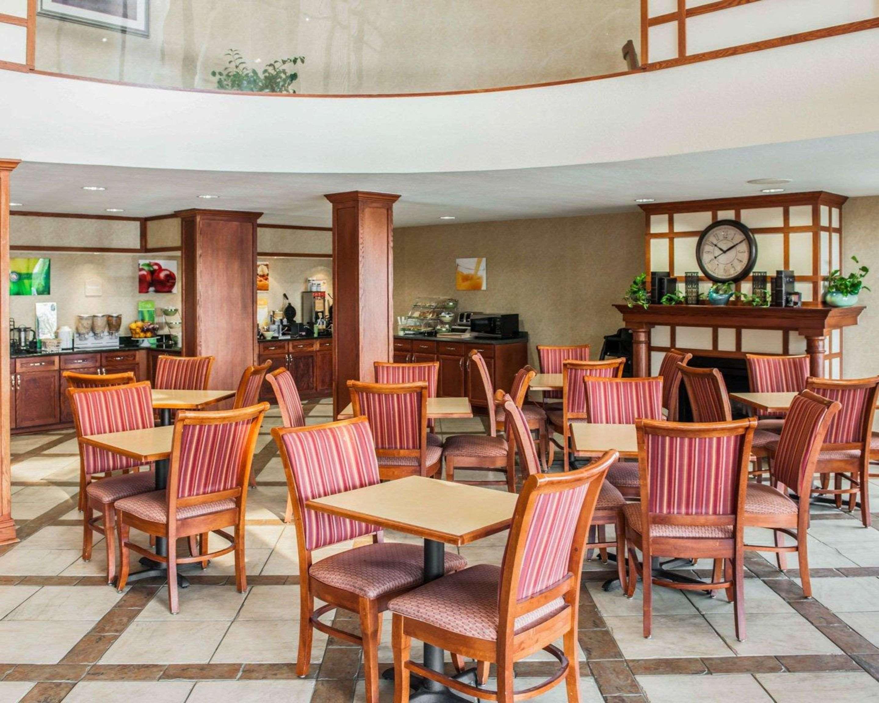 Quality Inn Castleton Exteriör bild
