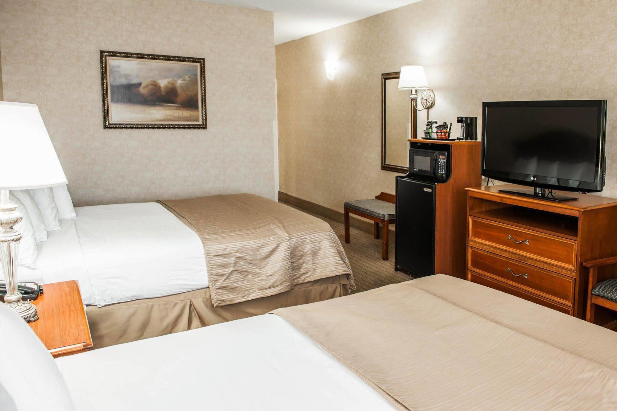 Quality Inn Castleton Exteriör bild