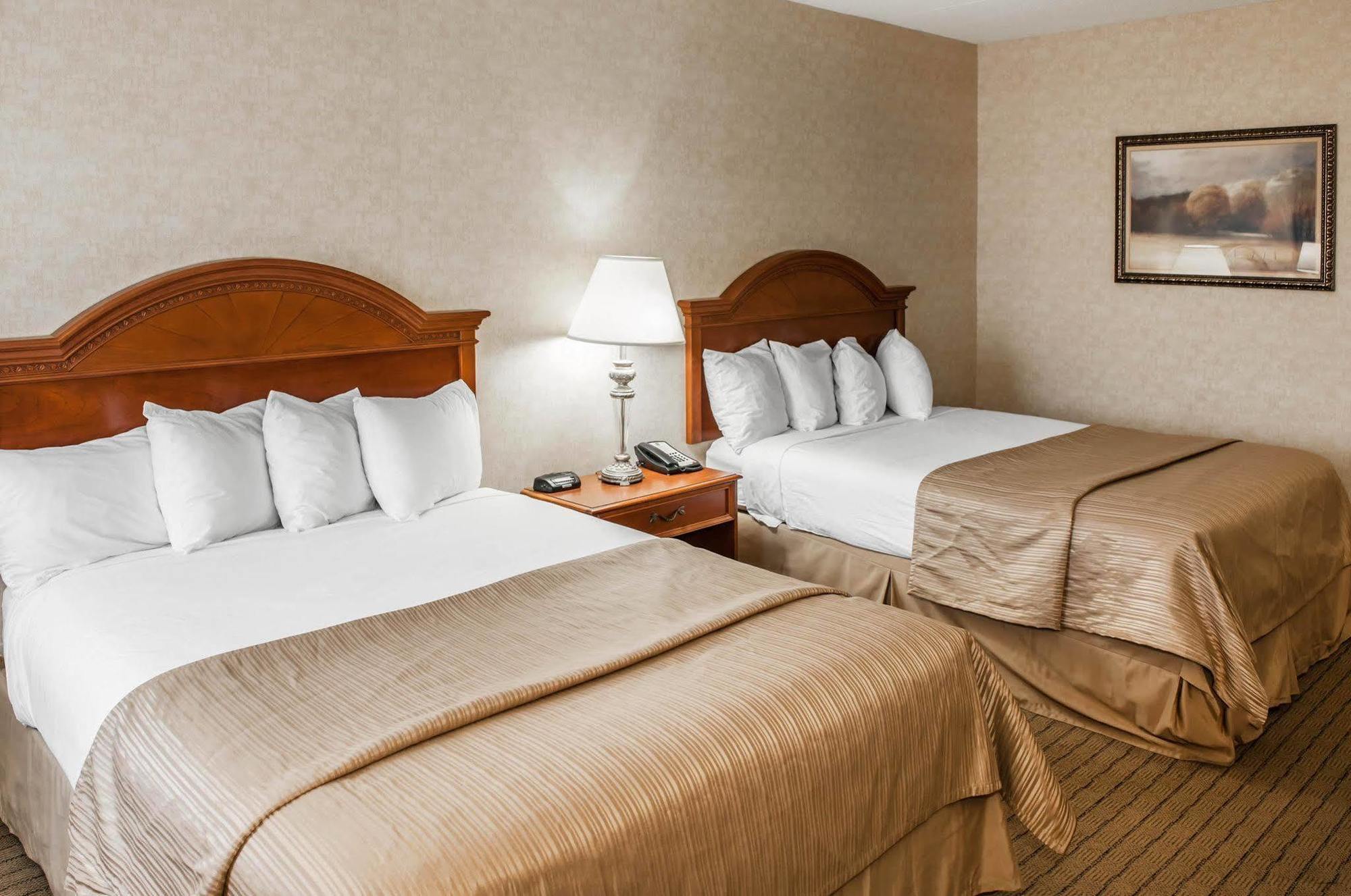 Quality Inn Castleton Exteriör bild