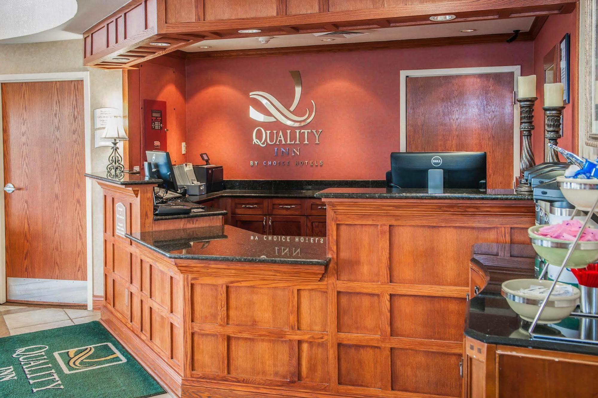 Quality Inn Castleton Exteriör bild